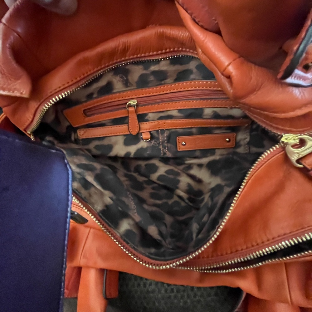 B Makowsky orange purse with two straps - Picture 8 of 10